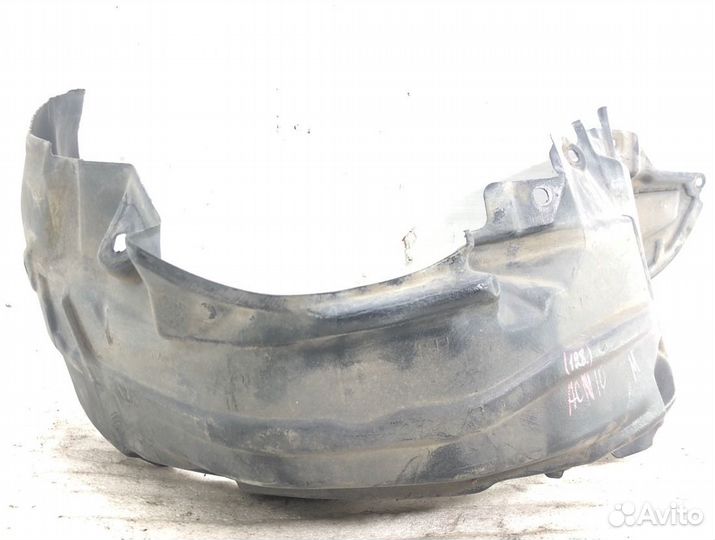 Подкрылок передний правый Toyota Nadia ACN10