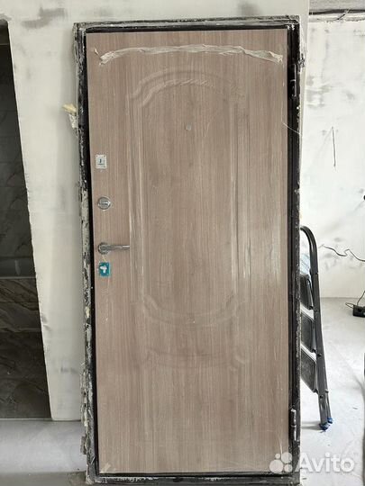 Дверь входная металлическая