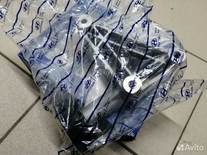 Опора с роликом приводного ремня Соната нф. Новая