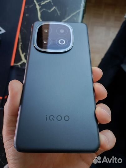 Vivo iQOO 13, 12/256 ГБ