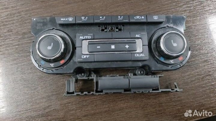 Блок управления климат-контролем Skoda Octavia II