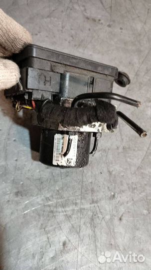 Моторчик дворников перед. Volkswagen Golf 4 1998