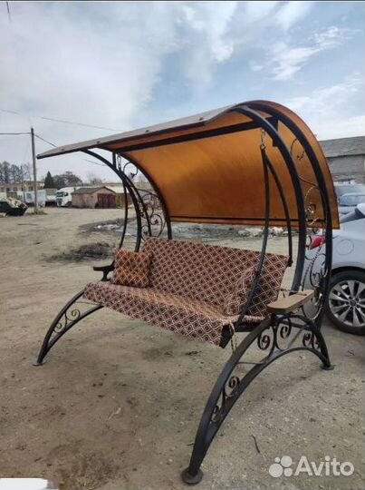 Кованная садовая качель 