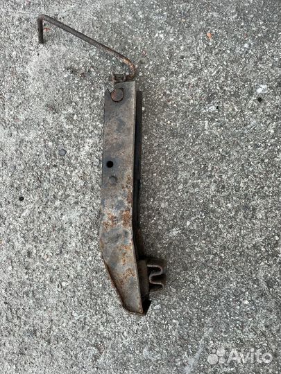 Домкрат винтовой