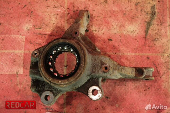 Кулак передний правый Renault Duster