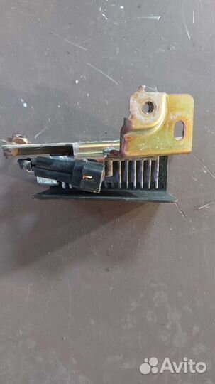 Блок управления топливным насосом на Toyota Mark X