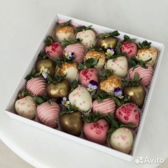 Шикарные букеты из клубники в шоколаде