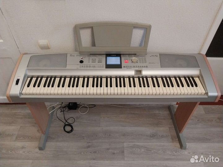 Yamaha DGX 505 Portable grand