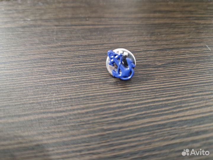 Фрачные значки якорь и штурвал