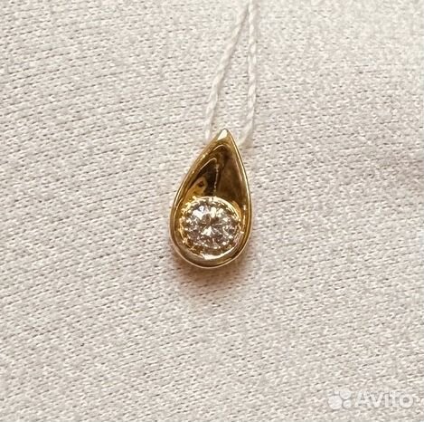 Золотая подвеска с камнем