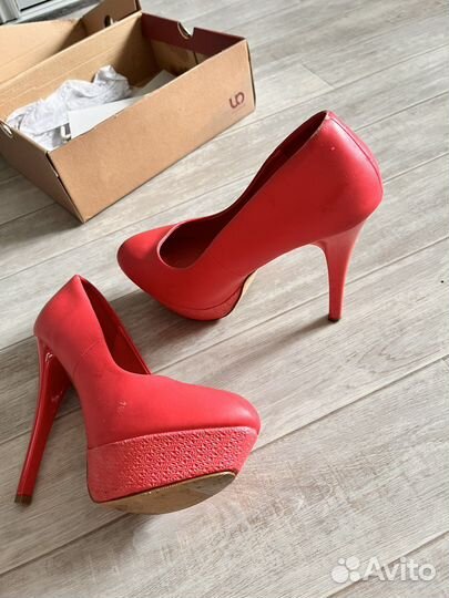 Туфли на высоком каблуке