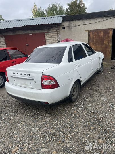 Разбирается Лада Приора