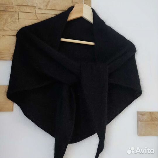 Бактус (вязаная косынка) из пуха норки