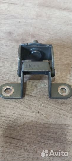 Петли багажника nissan juke f15 HR16DE