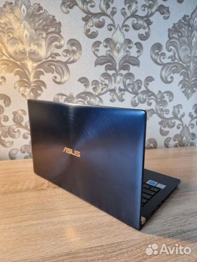 Asus zenbook 13.3 UX333F i5
