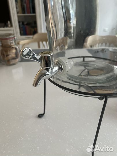 Посуда для напитков. Графин с краном