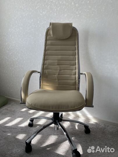 Офисное кресло