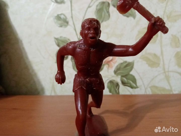 Пластмассовая фигурка 12 см