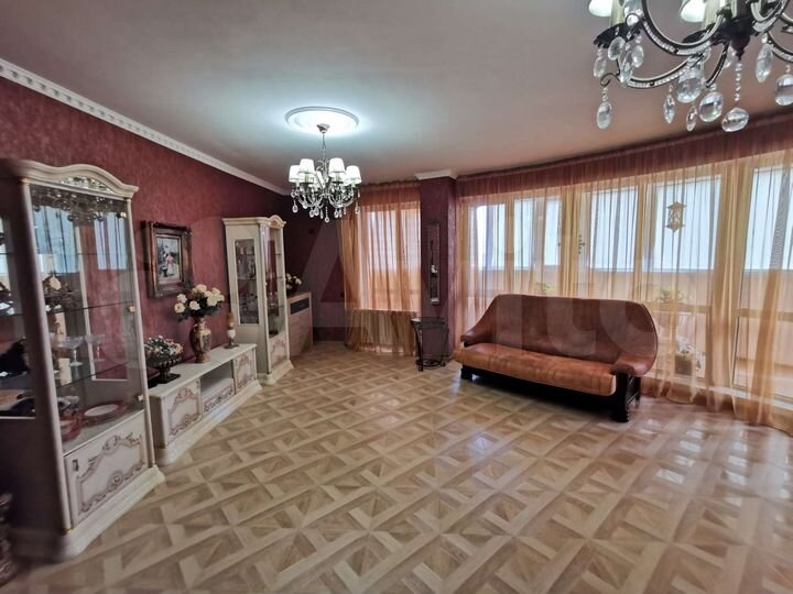 2-к. квартира, 134 м², 8/10 эт.