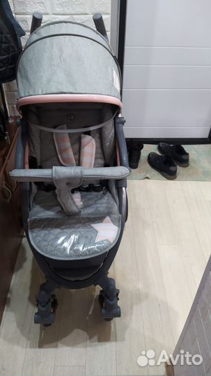 Прогулочная коляска с надувными колесами
