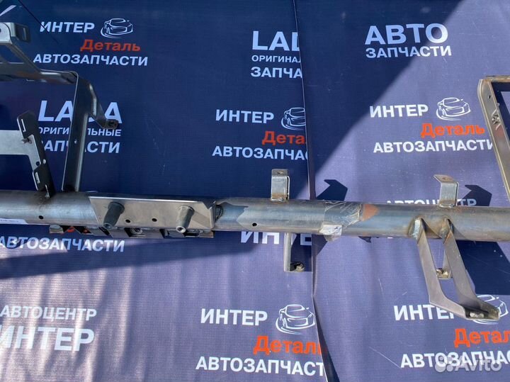 Поперечина панели приборов с кронштейнами в сборе