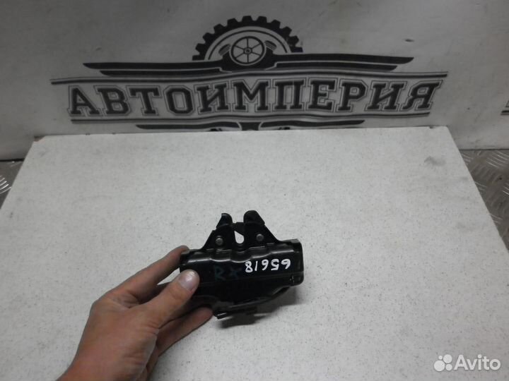 Замок капота Toyota Highlander 1