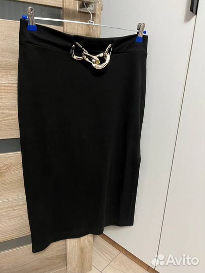 Юбка с вырезом