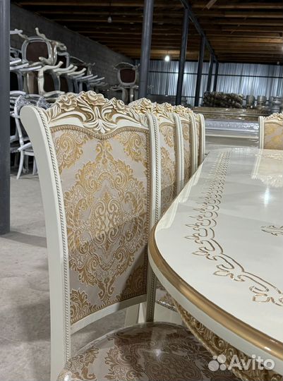 Стол обеденный. В наличии