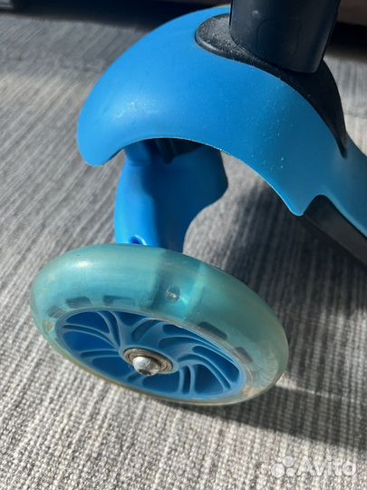 Самокат с сидением и ручкой