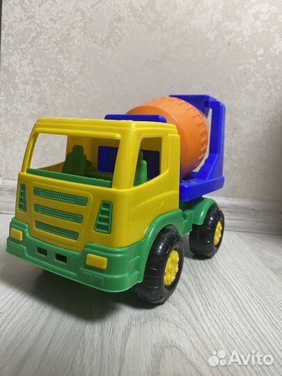 Грузовик бетономешалка