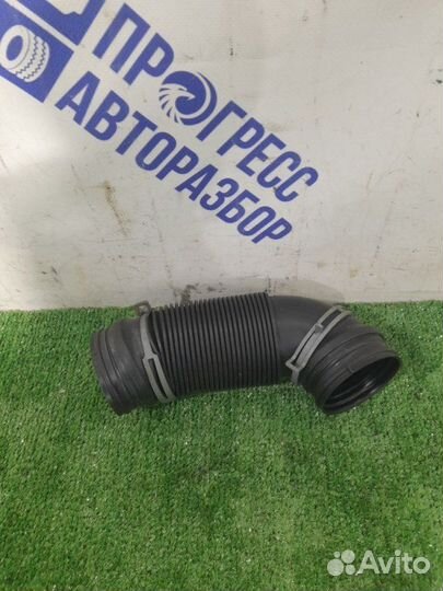 Патрубок воздушного фильтра Volkswagen Passat B6
