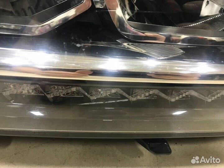Фара правая Volkswagen Tiguan