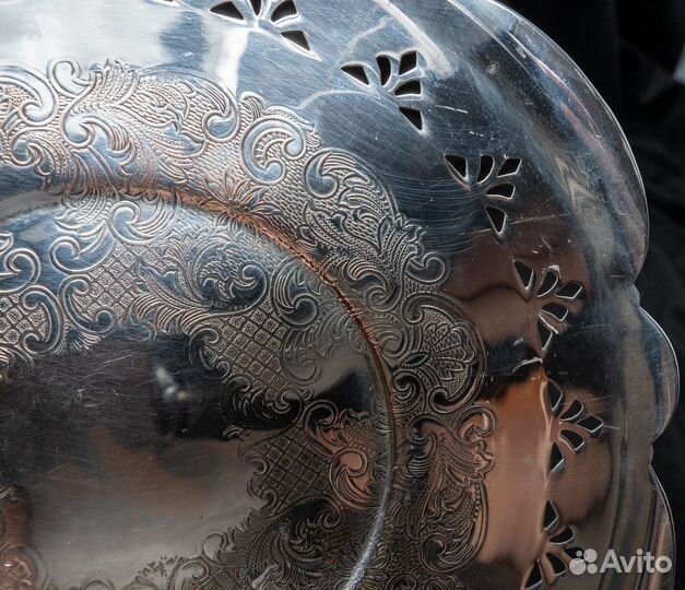 Посеребренное круглое блюдо Essay, Канада