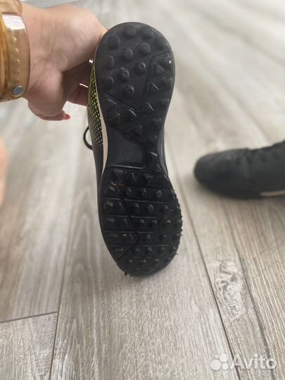 Футбольные бутсы (сороконожки)