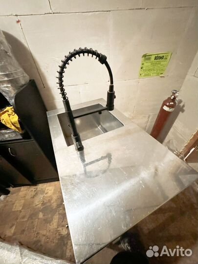 Раковина со смесителем