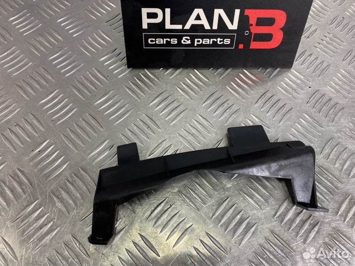 Планка под фару передняя правая Volvo V70 II