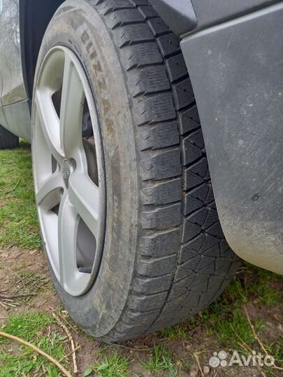Bridgestone Blizzak DM-V2 235/55 R20