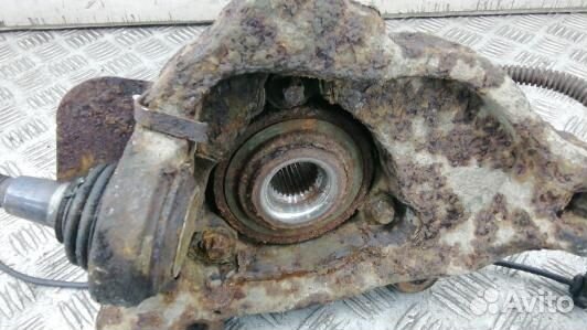 Ступица передняя правая jeep cherokee KJ (GBN19N90