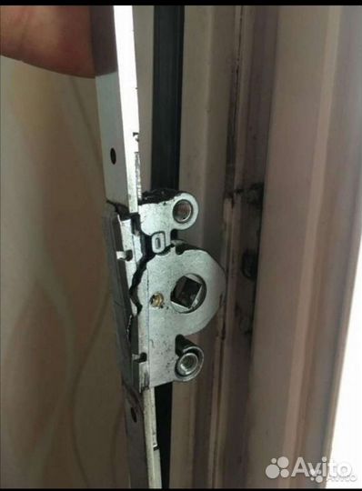 Фурнитура окна/двери основной запор