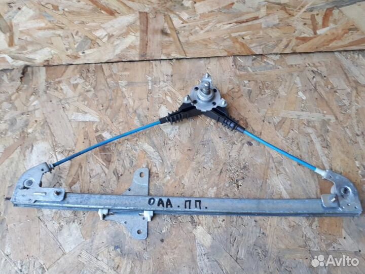 Стеклоподъемник механический передний правый Opel