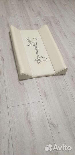 Пеленальная доска на кроватку