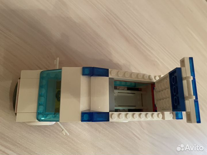 Lego автомобиль скорой помощи