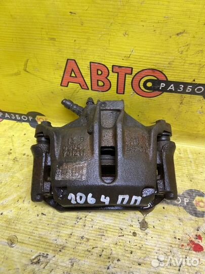 Суппорт передний правый Peugeot 206 2E/K