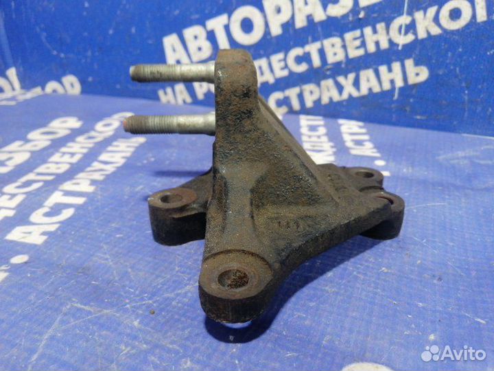 Крепление двигателя Kia Ceed хэтчбек G4FA 2008