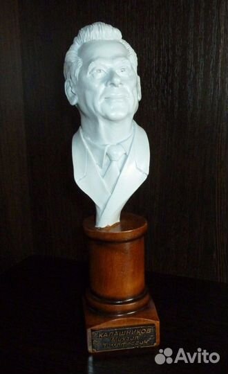 Калашников М.Т., бюст, полистоун