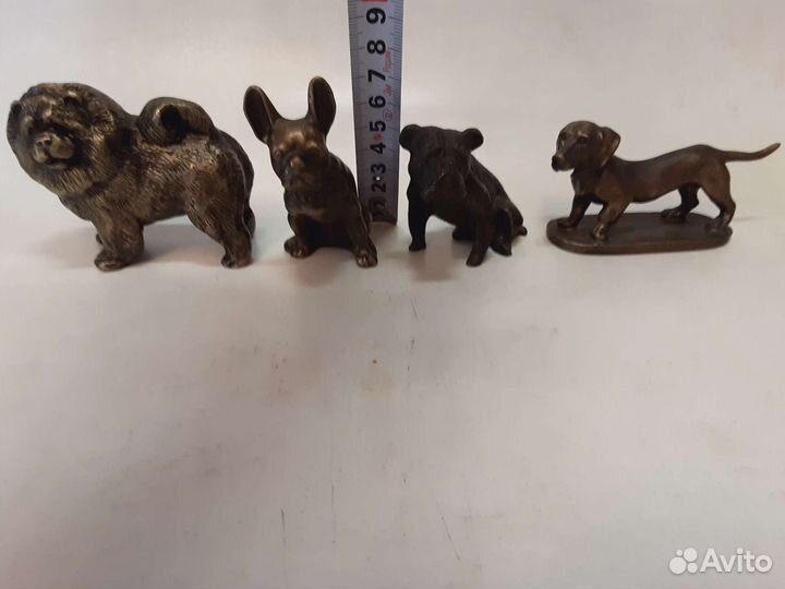 Бронзовые статуэтки, литые. Собачки