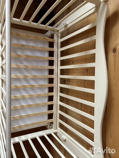 Детская кроватка с маятником и ящиком