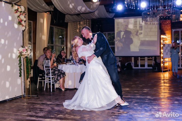 Ведущая, тамада