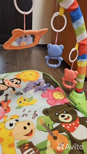 Развивающий коврик с погремушками