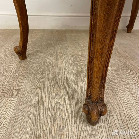 Антикварный журнальный столик